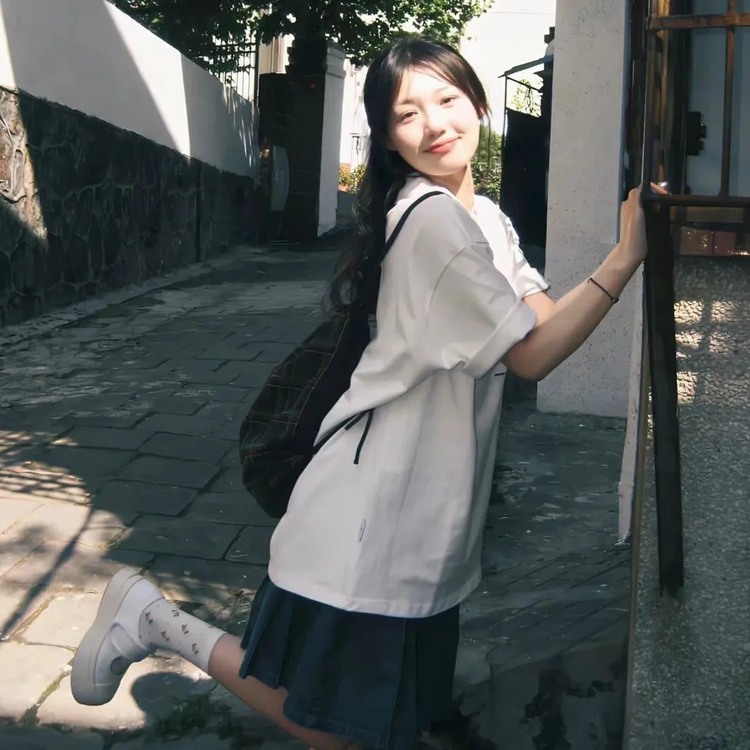 德里女孩第一季海报